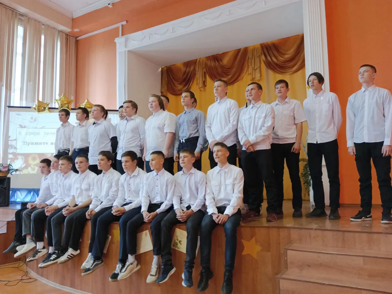 "Примите наши поздравления"