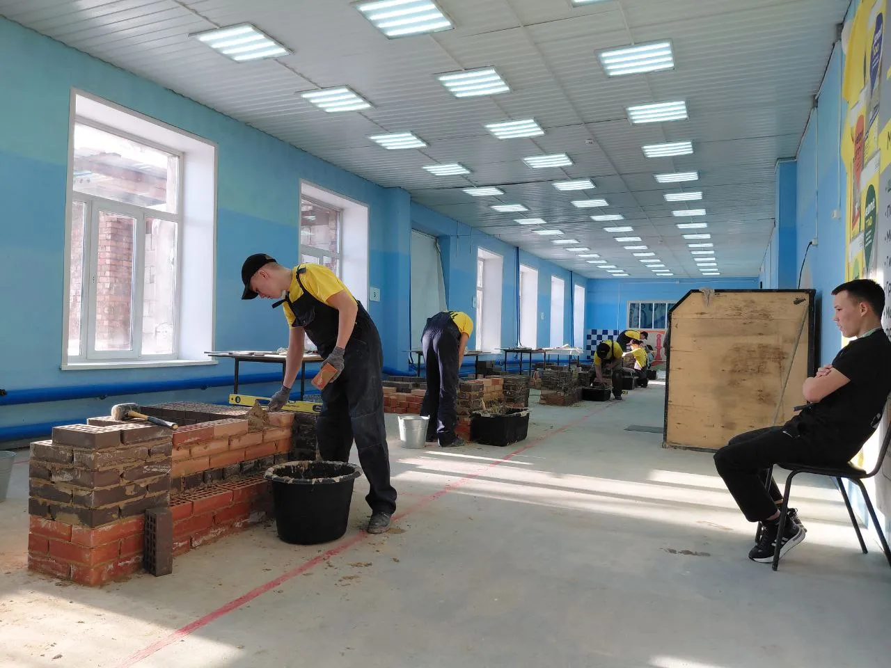 Второй соревновательный день регионального этапа чемпионата «Профессионалы» по компетенции «Кирпичная кладка» (Юниоры) 